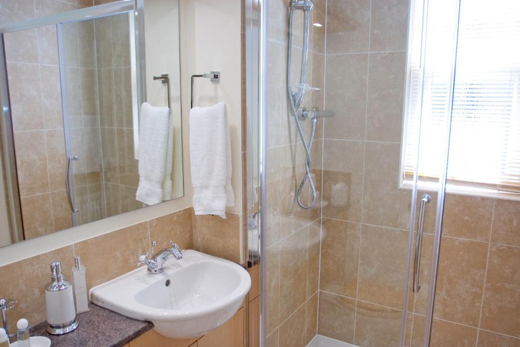Cotford Hotel Грейт Малвърн Стая снимка
