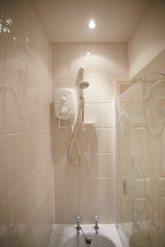 Cotford Hotel Грейт Малвърн Стая снимка